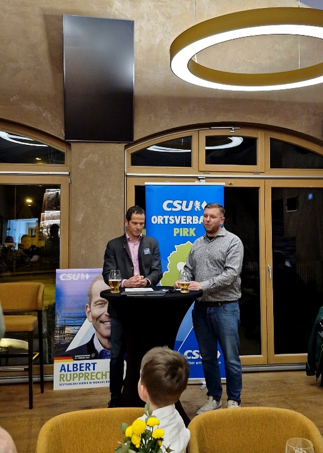 Pirk. Michael Meiler von der CSU Pirk begrüßte den Bundestagsabgeordneten Albert Rupprecht zu einer Dialogveranstaltung, bei der mehr als 40 Gäste tagesaktuelle bundespolitische Themen diskutierten.