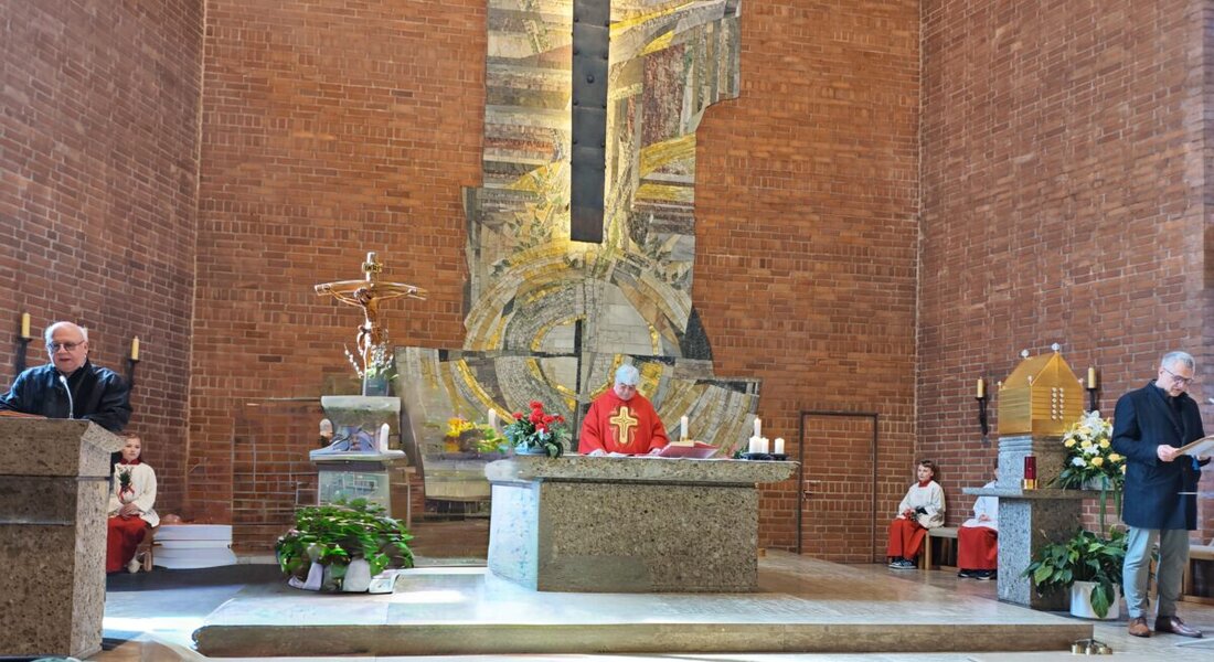 Weiden. Am Palmsonntag nahmen viele Kinder und deren Eltern an der Segnung der Palmzweige und der Messe in Maria Waldrast teil. Beim Fastenessen im Pfarrheim wurden Kartoffelsuppe und Heringe serviert.