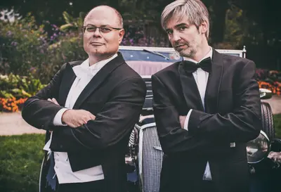Schlager und Chansons mit schwarzem Humor auf Burg Falkenberg