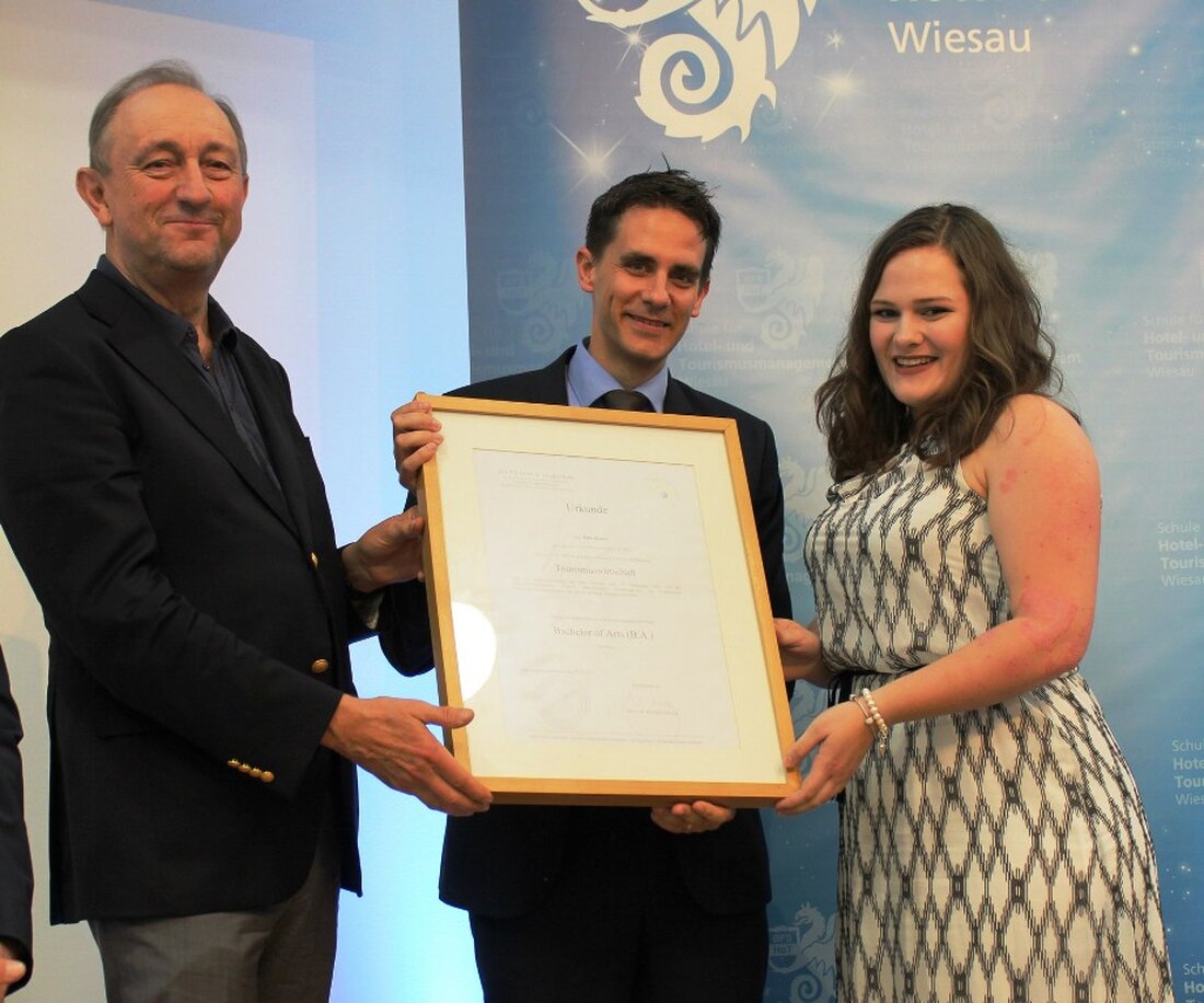 Wiesau. Das Märchen von der eierlegenden Wollmilchsau wird in Wiesau zur Realität – zumindest für alle Abiturientinnen und Abiturienten, die ihre berufliche Zukunft in Hotellerie und Touristik sehen. Die staatliche [&hellip;]