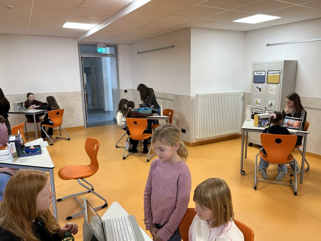 Grafenwöhr. Eine kreative Kooperation von Mittelschule und Grundschule begeistert Kinder fürs Lesen: Fünftklässler präsentieren Lesekisten zu Lieblingsbüchern und erklären sie den ersten und zweiten Klassen. Die Freude ist groß.