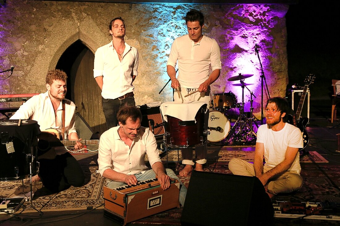 Weiden. Wenn das mal keine guten Nachrichten für die Jungs von William’s Orbit sind: Sie gehören zu den fünf Finalisten im Newcomer Contest Bayern 2015! In Weiden sind die fünf [&hellip;]