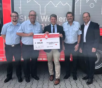 Sparkasse Nördliche Oberpfalz unterstützt Feuerwehr Weiden mit 500 Euro