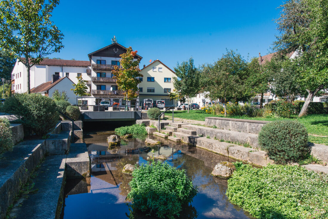 Etzelwang. Die Dorferneuerung wird beim Wettbewerb Land.Dorf.Zukunft mit einem Staatspreis geehrt – ein Projekt, das Tradition und moderne Entwicklung verbindet. Ministerin Kaniber überreicht ihn am 22. Oktober 2026 in München.