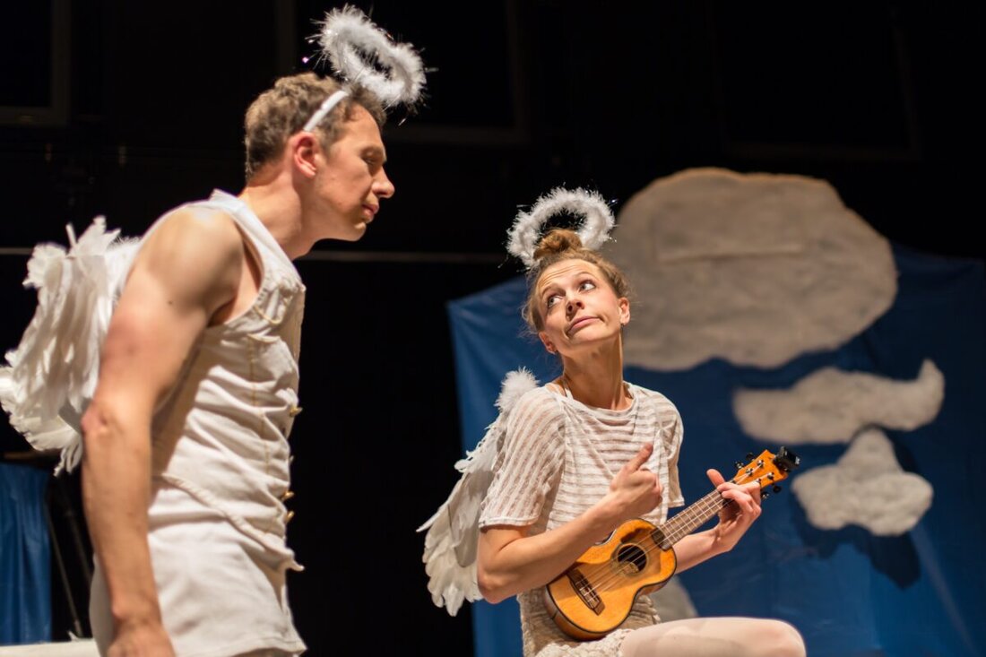 Amberg. Am 21. März 2025 präsentiert das Stadttheater das Kinderstück "Der himmlische Zirkus", ein Familientheater mit Schauspiel und Artistik für Kinder ab 5 Jahren. Das Stück ist Teil des 20-jährigen Jubiläums des Amberger Kindertheaterfestivals, das vom 18. bis 26. März stattfindet.