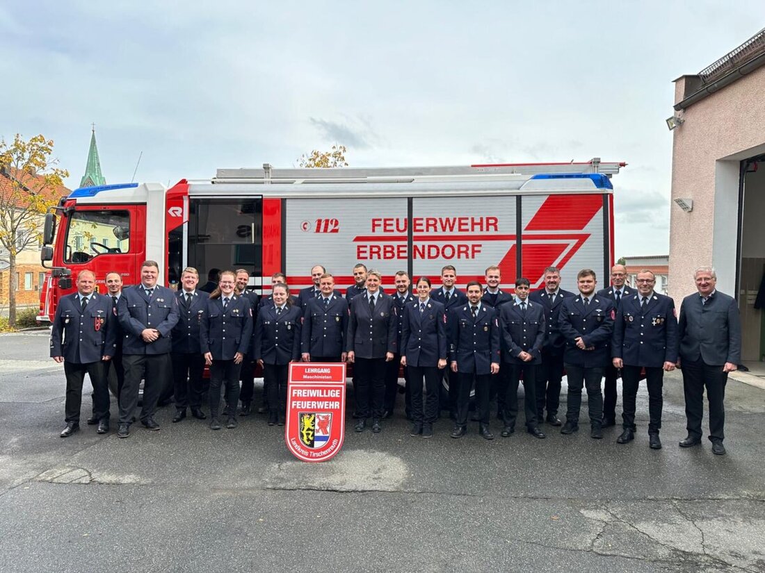 Erbendorf. 20 Feuerwehrleute absolvierten einen 14-tägigen Maschinistenlehrgang in Theorie und Praxis. Die Ausbildung endete mit Prüfungen im Umgang mit Pumpen und der erfolgreichen Bewältigung einer praktischen Wasserförderungsübung.