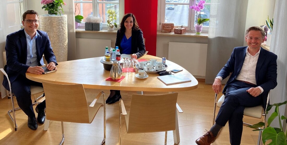 Waldershof. Christian Doleschal und Tobias Reiß trafen sich zum ersten Rathausgespräch mit Bürgermeisterin Margit Bayer. Sie betonten wie wichtig vor allem jetzt eine gute Zusammenarbeit sei. „Jetzt, aber vor allem [&hellip;]