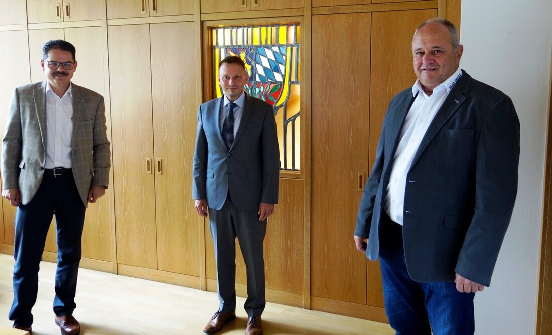 Weiden. Der Blue Devils Vorstand besuchte den frischgebackenen Oberbürgermeister Jens Meyer im Rathaus um mit ihm über den Verein und dessen Pläne für die Zukunft zu sprechen.  Der 1. EV [&hellip;]