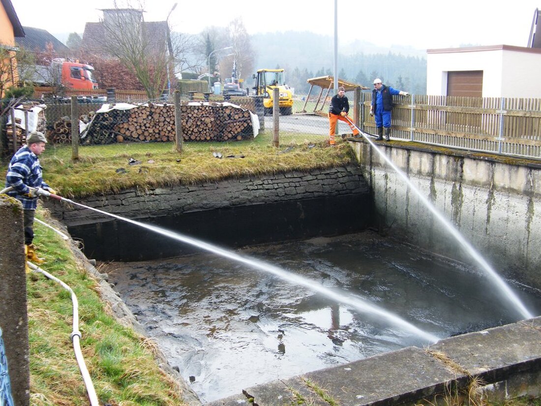 Döllnitz. Mitgliederzuwachs, Investitionen und trotzdem ein guter Kassenstand, das waren mit die positiven Infos bei der Jahreshauptversammlung der Feuerwehr. Überrascht wurden die Feuerwehrler von der Ankündigung, dass Kommandant Josef Bäumler [&hellip;]