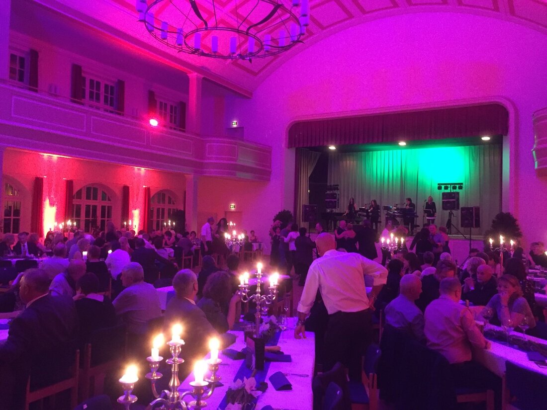 Weiden. Zum Jahresabschluss findet in Weiden nochmal ein besonderes Event statt: Aufgrund der hohen Nachfrage und dem Erfolg im letzten Jahr wird auch in diesem Jahr wieder ein Silvesterball organisiert. [&hellip;]