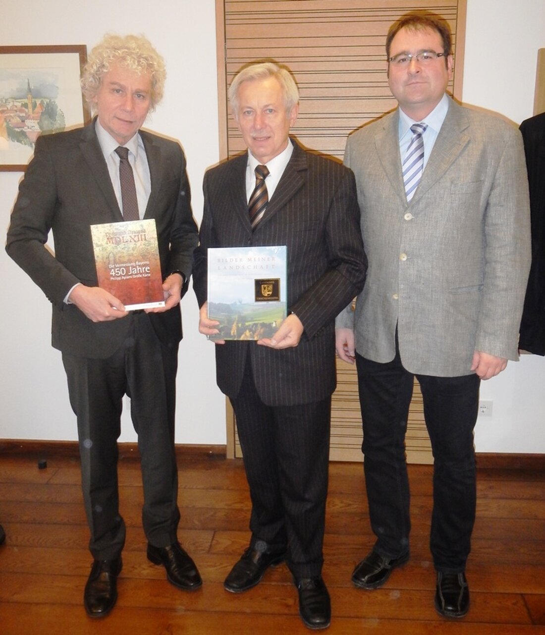 Tirschenreuth. Landrat Wolfgang Lippert sagte dem Leiter des Vermessungsamtes Weiden, Anton Hösl (63), Danke für die gute Zusammenarbeit in den vergangenen Jahren. Hösl, der neben seiner Amtsleitung auch Breitbandmanager war, hat [&hellip;]