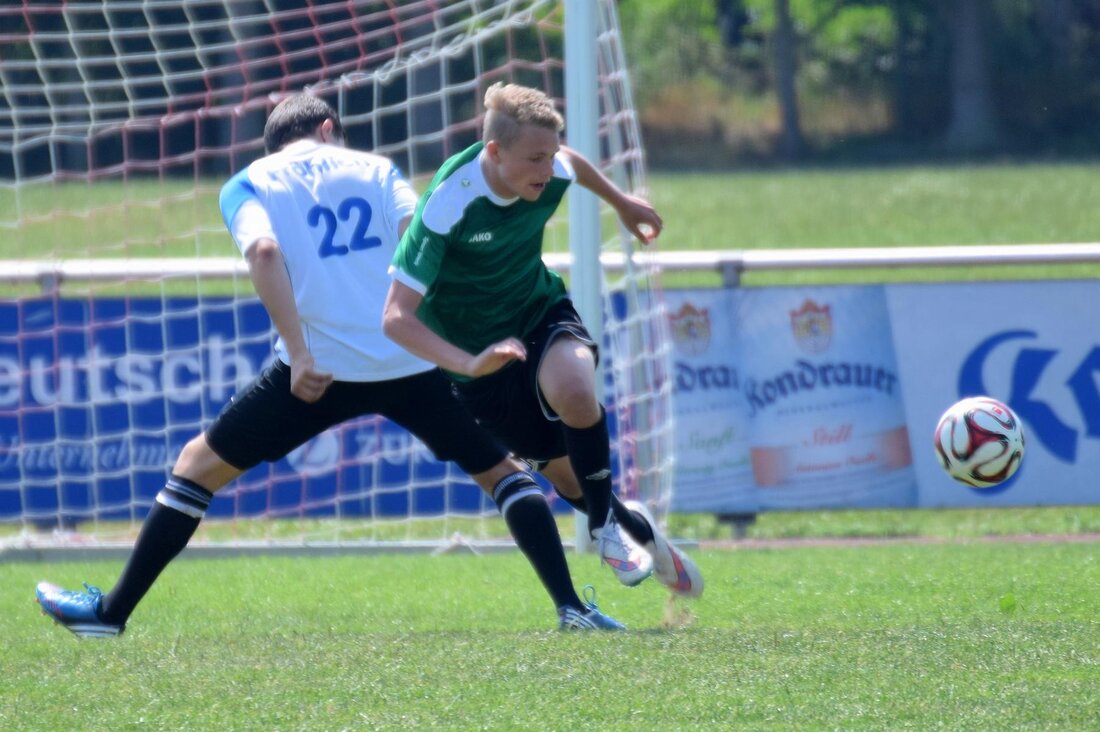 Rothenstadt. Bei rekordverdächtigen Temperaturen stellten sich 19 Mannschaften dem Kampf um den Wanderpokal zur Dorfmeisterschaft. Am Schluss standen die “Seattle Seahawks” ganz oben auf dem Siegertreppchen. Gott sei Dank hatten die [&hellip;]