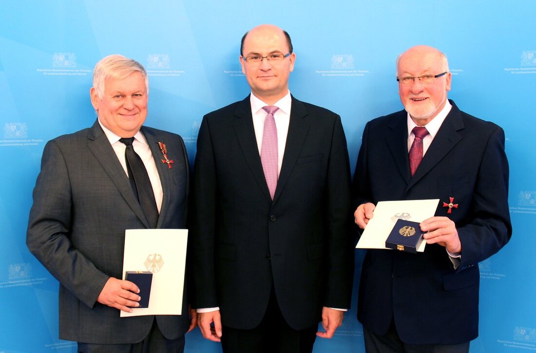 Pirk/Nürnberg. Der ehemalige Landtagsabgeordnete Georg Stahl erhielt in einer Feierstunde das Bundesverdienstkreuz. Überreicht hat es Finanzstaatssekretär Albert Füracker.  Eine Anerkennung Ihres langjährigen und außergewöhnlichen Engagements für die Allgemeinheit! Mit diesen [&hellip;]