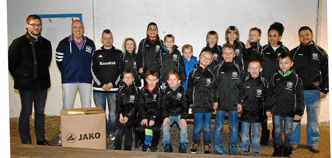 Rothenstadt. Zehn Jugendmannschaften von G- bis A-Jugend und die VfB-Mädels, erhielten anlässlich ihrer diesjährigen Weihnachtsfeiern neue Regenjacken. Alle Spieler und Trainer wurden vom “Verein zur Jugendsportförderung des VfB Rothenstadt e.V.” [&hellip;]