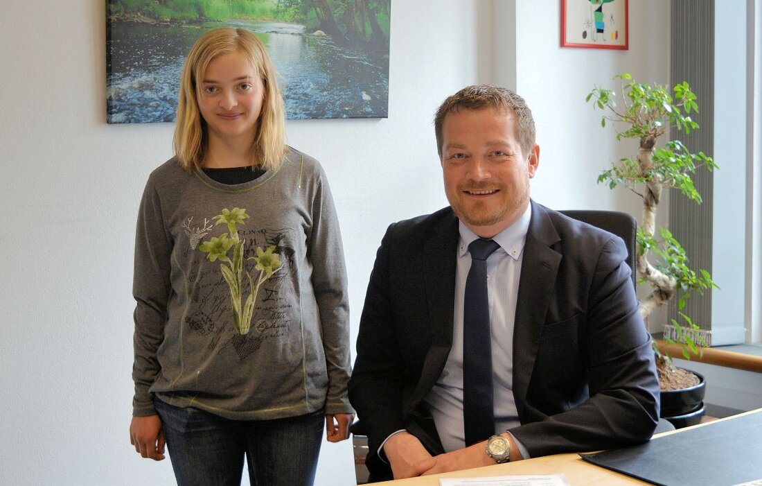Weiden/Amberg/Berlin. Beim diesjährigen GirlsDay konnte die 17-jährige Marina Scheffler aus Hirschau einen Tag hinter die Kulissen des Deutschen Bundestages schauen. MdB Uli Grötsch hat die Schülerin des Dr.-Johanna-Decker-Gymnasiums in Amberg nach Berlin [&hellip;]