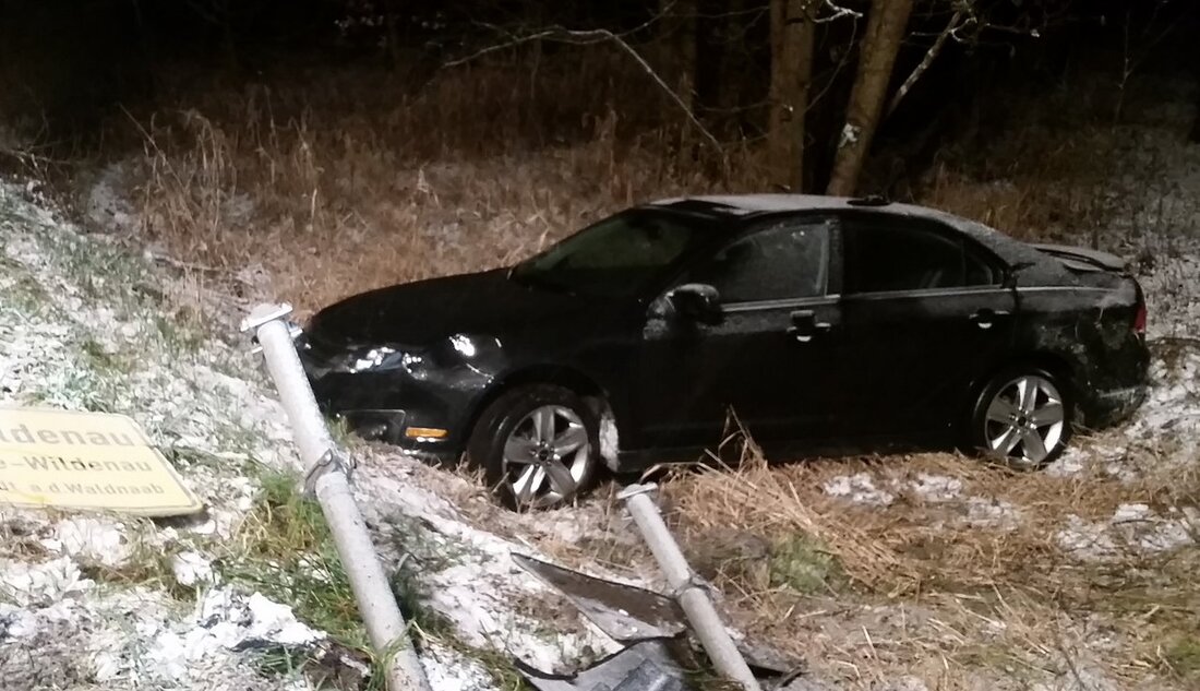 Unterwildenau. Zum Glück nur leicht verletzt wurde der Fahrer (39) eines Ford, der auf der Staatsstraße 2657, kurz vor der Ortschaft Unterwildenau, auf schneebedeckter Fahrbahn die Kontrolle über sein Fahrzeug verlor. In [&hellip;]
