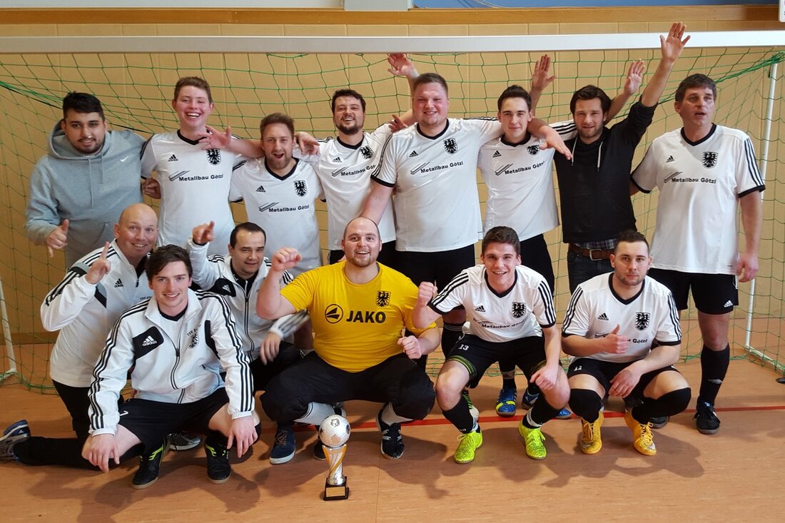 Erbendorf. Spannende Begegnungen, schöner Fußball, begeisterte Zuschauer und zufriedene Veranstalter. Auch die zweite Auflage des „Kreinzl-Cups“, die am Samstag in der Schulsporthalle in Erbendorf ausgetragen wurde, erfüllte die Erwartungen voll [&hellip;]