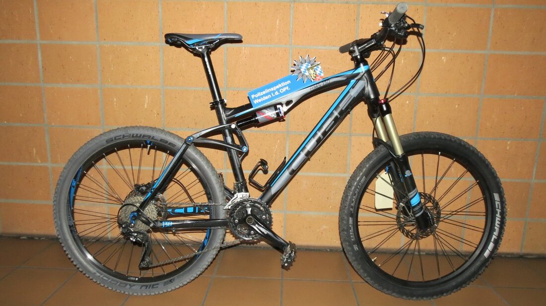 Weiden. Bei einer Wohnungsdurchsuchung im Stadtgebiet Weiden stellten die Beamten der Kriminalpolizeiinspektion Weiden in der Wohnung eines 27-Jährigen ein hochwertiges Mountainbike sicher. Das Fahrrad stammt allen Anschein nach aus einem Diebstahl. [&hellip;]