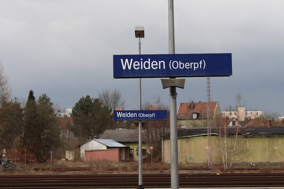 Weiden. Zur Elektrifizierung der Bahnstrecke Hof-Regensburg gibt es viele Gespräche und Planungen. Inzwischen steht fest: Weiden wird Haltepunkt der IC-Anbindung. Die Elektrifizierung der Bahnstrecke Hof-Regensburg wird mehrheitlich unterstützt, jedoch gibt [&hellip;]