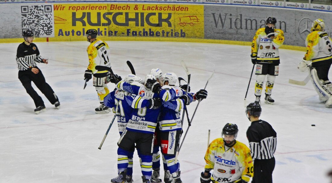 Weiden. Durch einen 5:4-Erfolg am gestrigen Abend beim ERC Sonthofen verhindert der 1. EV Weiden das vorzeitige Saisonaus. Nach der hochdramatischen 3:4-Niederlage in der Overtime am Freitag war es gestern [&hellip;]