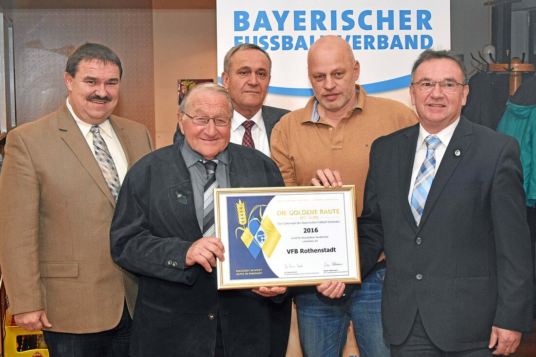 Rothenstadt. Grund zur Freude beim VfB Rothenstadt: Der Verein bekam mit der ‘Goldenen Raute mit Ähre’ die höchste Auszeichnung des bayerischen Fußballverbands überreicht. Das ist ein Zeichen, dass der VfB [&hellip;]
