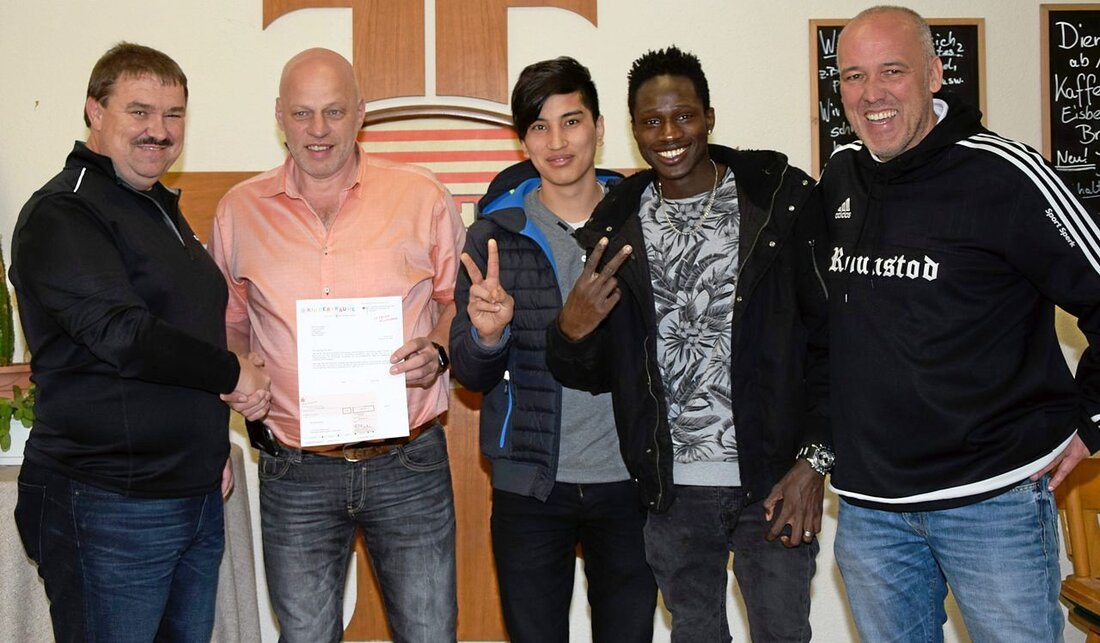 Rothenstadt. Die DFB-Stiftung Egidius Braun, die Nationalmannschaft und die Bundesregierung stellen 600.000 Euro für Flüchtlinge zur Verfügung: “Wenn die Not ist groß, die Hilf’ ist nah.” Auch der VfB Rothenstadt [&hellip;]