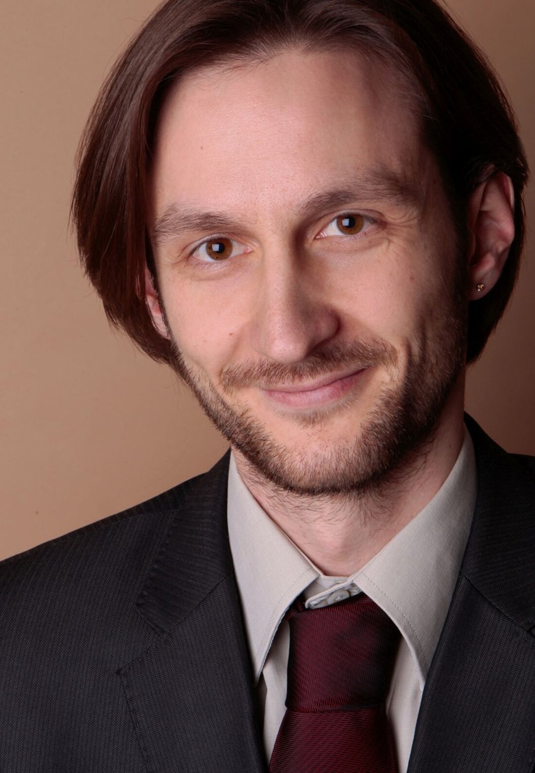 Weiden. Keine halben Sachen. Entweder richtig oder gar nicht. Also hat er es richtig gemacht – ziemlich richtig sogar! Mit gerade 34 Jahren ist Dr. Benjamin Auer ordentlicher Professor an [&hellip;]