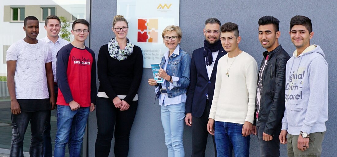 Weiden. Die FOS BOS Weiden fördert die Integration Jugendlicher und junger Erwachsener mit nichtdeutscher Muttersprache. Seit dem zweiten Halbjahr 2015/16 bietet sie Integrations-Vorklassen (IVK) an: Hier bereiten sich junge Flüchtlinge oder [&hellip;]