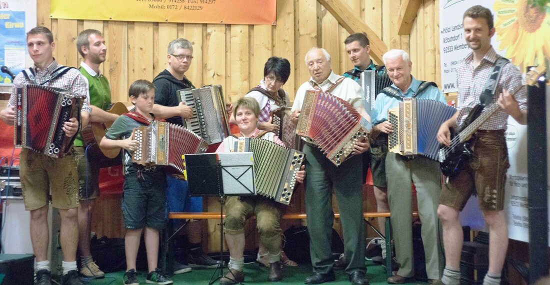 Woppenhof. Die Feuerwehr Woppenhof feierte das 20-jährige Bestehen des Vereinsstodels mit einem Musikantentreffen. Vor allem Jonathan wird vielen wohl noch lange in Erinnerung bleiben. Es war sein allererster Auftritt.  Von [&hellip;]