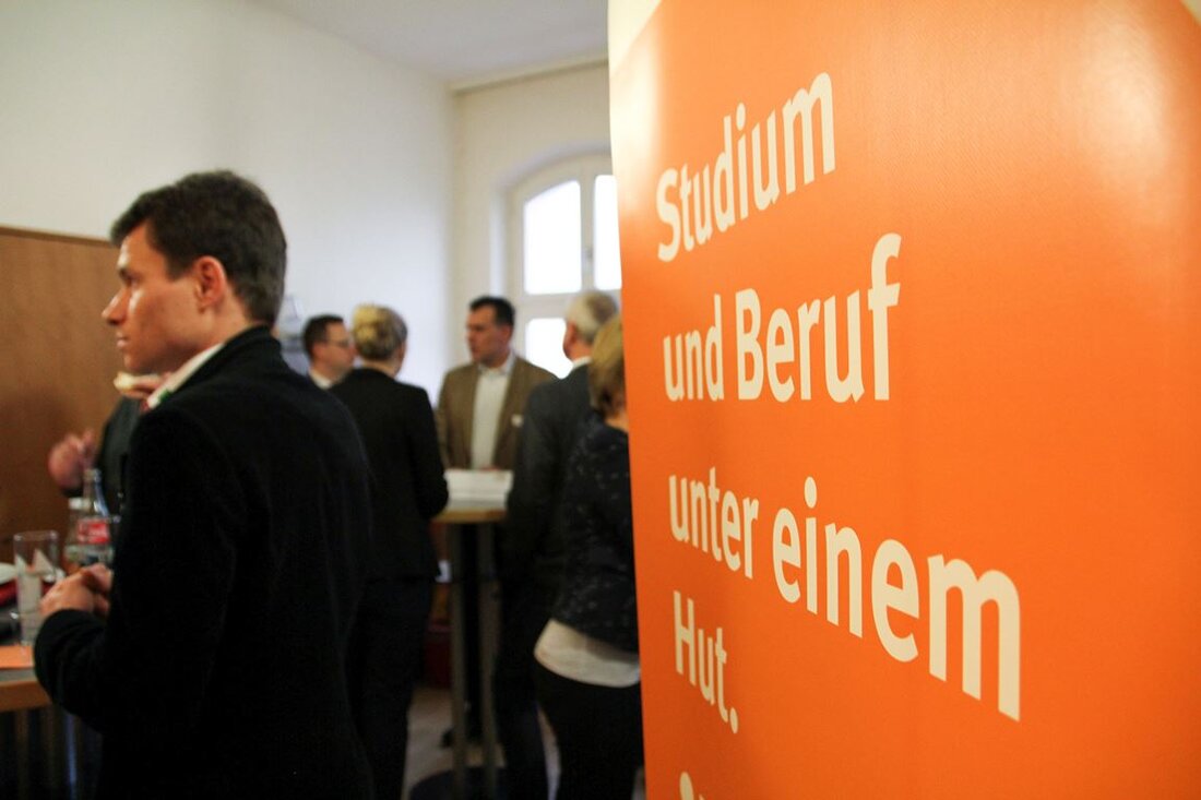 München. Bayern startet die Anmeldung für duale Studienplätze im öffentlichen Dienst mit Beginn Herbst 2026. Bewerbungen sind bis zum 14. Juli 2025 online möglich, mehr als 1.500 Plätze werden angeboten.