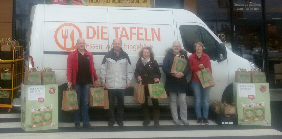 Vohenstrauß. Zum ersten Mal profitierte auch die Ausgabestelle Vohenstrauß der Weidener Tafel an der REWE-Aktion “Gemeinsam Teller füllen.” Viele Familien freuen sich sicherlich zur Weihnachtszeit über die gefüllten Tüten. Für [&hellip;]