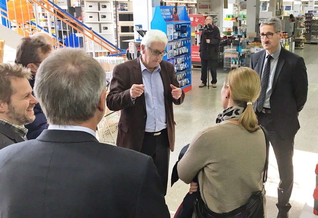 Weiden. Die Unternehmerinnen und Unternehmer des IHK-Gremiums Nordoberpfalz verbinden im regionalen Wirtschaftsleitbild Altbewährtes mit dem Blick in die Zukunft. Beim Traditionsunternehmen Knorr traf sich das Gremium, um über die Wegmarken [&hellip;]