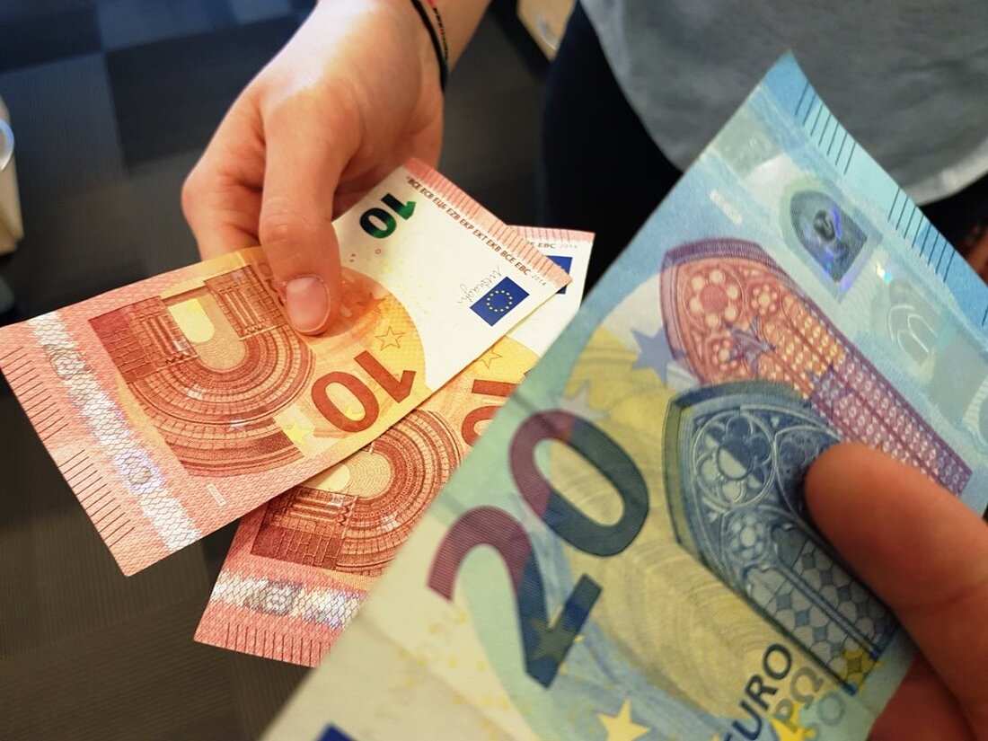 Grafenwöhr. Es ist die Höhe: Angebliche "Helfer", die vorgeben Geld für gehörlose Menschen zu sammeln, ziehen einer wirklich taubstummen Frau sprichwörtlich das Geld aus der Tasche. Um 100 Euro sollen sie die Dame nach Angaben der Polizei betrogen haben. 