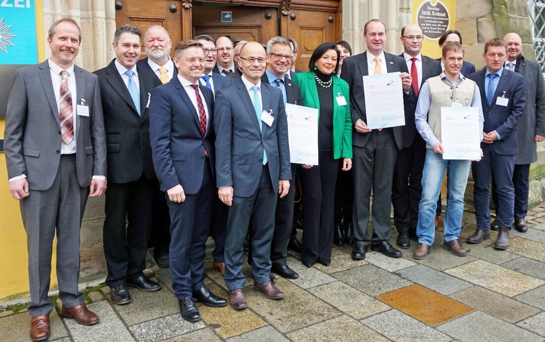 Weiden. BHKW nach Maß: Das Institut für Energietechnik IfE GmbH an der OTH Amberg-Weiden hat für das Kemnather Fleischwarenunternehmen Ponnath Die Meistermetzgerei ein innovatives Blockheizkraftwerk entwickelt. Die Anlage liefert neben [&hellip;]