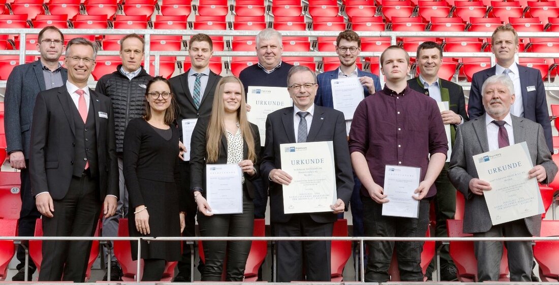 Regensburg/Weiden. Ostbayerns beste Absolventinnen und Absolventen einer Aus- und Weiterbildung – insgesamt 54 junge Männer und Frauen – wurden von der IHK Regensburg für Oberpfalz / Kelheim am Freitag ausgezeichnet. [&hellip;]