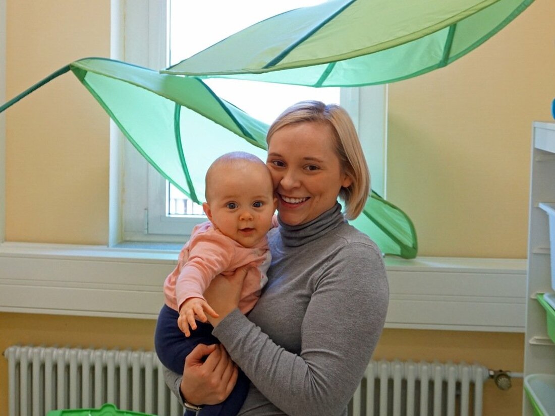 Weiden. Wenn bei den KommilitonenInnen der Wecker klingelt, ist Vanessa Kerscher schon lange auf den Beinen. Morgenstunden sind ideal zum Lernen. Denn wacht Amilia erst einmal auf, haben Bücher Pause. [&hellip;]