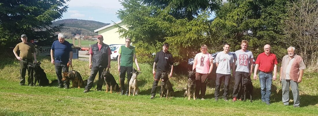 Waidhaus. Die Waidhauser Schäferhunde sind echte Profis, wenn es um Wettbewerbe geht. Bei der Frühjahrsprüfung schnitten alle Vereinsmitglieder gut ab. Der Tagessieger sicherte sich dabei sogar den Platzrekord. Am Wochenende [&hellip;]
