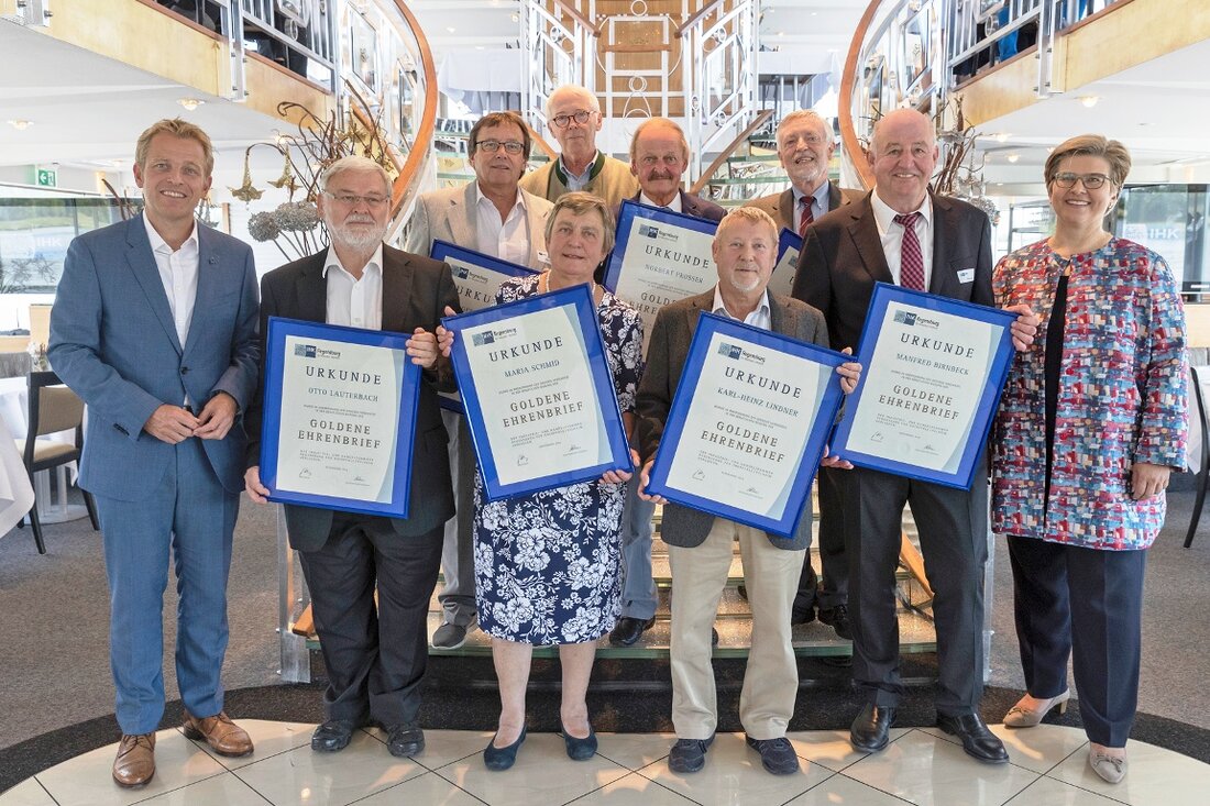 Regensburg/Weiden/Wiesau. “Eine funktionierende Gesellschaft braucht Menschen, die etwas beitragen”, betonte Karin Siegert, Vizepräsidentin der IHK Regensburg für Oberpfalz / Kelheim, bei der jährlichen Prüferehrung der IHK am vergangenen Freitag an [&hellip;]