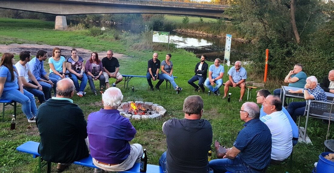 Luhe-Wildenau. Eine so offene politische Aussprache erlebt man selten, noch dazu in einem solchen Rahmen. „Politik am Lagerfeuer“, so lautete die Einladung der Jungen Union Oberwildenau. Von Hans Meißner Maximilian [&hellip;]
