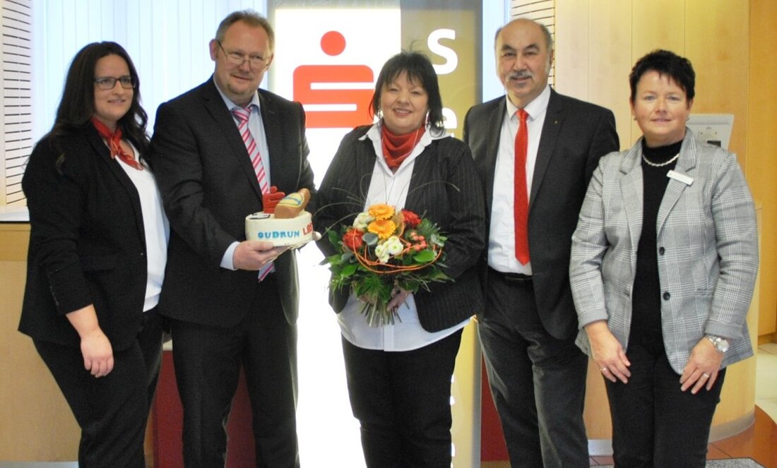 Neustadt/WN. Nach 42 Berufsjahren bei der Vereinigte Sparkassen Eschenbach i.d.OPf. Neustadt a.d.Waldnaab Vohenstrauß hat Gudrun Klann ihre aktive Dienstzeit beendet. Gudrun Klann begann ihre Laufbahn bei der Sparkasse im Jahr [&hellip;]