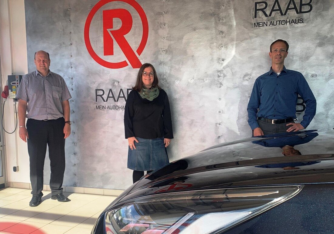Weiden. Das Autohaus Raab, Autohaus Stegmann und Autohaus Süd bleiben weiterhin AutomobilPartner der Blue Devils Weiden. Auch in der kommenden Saison werden sich die Autohäuser in der Hans-Schröpf-Arena präsentieren. Die [&hellip;]