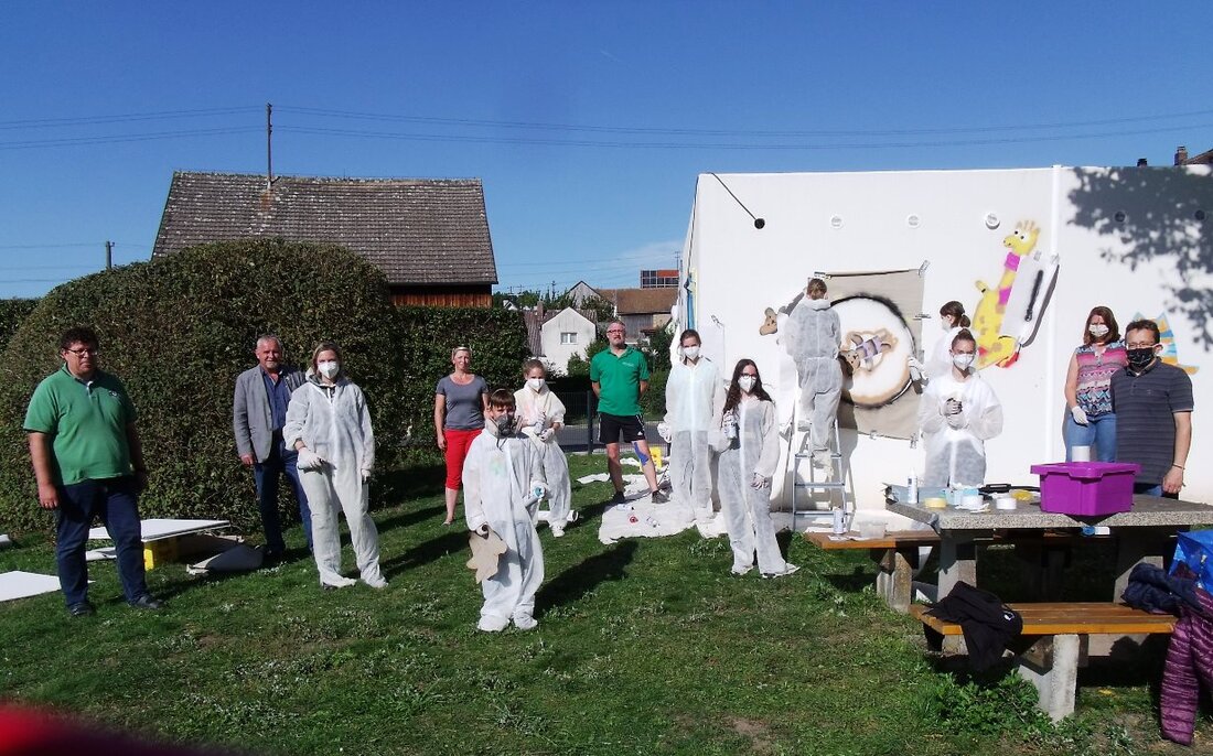 Kaltenbrunn. Die neu am Kinderspielplatz Kaltenbrunn angrenzenden aufgestellten Fertiggaragen, die dem Siedlerbund Kaltenbrunn für das Lagern von Werkzeugen oder Materialien dienen, erstrahlten, wie es sich für einen Neubau gehört, in [&hellip;]