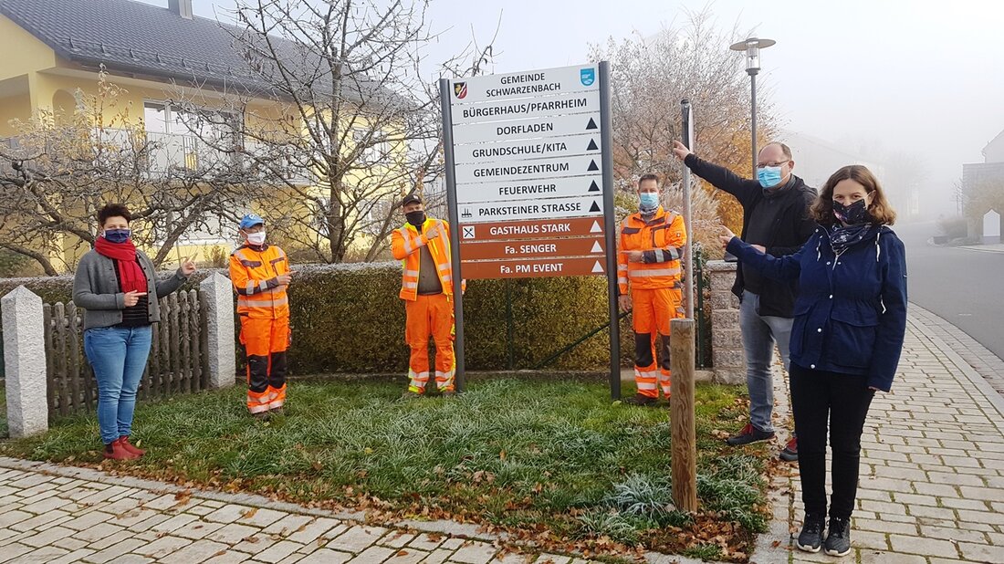 Schwarzenbach. „Hier geht’s lang!“: Ein Beschilderungssystem im Ortskern weist zukünftig den Besuchern im Heimatdorf Schwarzenbach den Weg. Bereits im Rahmen der Ortskernsanierung wurde über ein Beschilderungssystem nachgedacht. Jetzt konnte das [&hellip;]