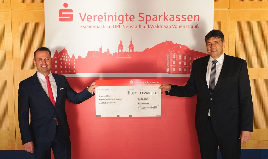 Neustadt/WN. Die Vereinigte Sparkassen Eschenbach i.d.OPf. Neustadt a.d.Waldnaab Vohenstrauß hat an gemeinnützige Organisationen und Vereine in der Region gespendet. Vorstandsvorsitzender Gerhard Hösl überreichte sechs Bürgermeistern im Geschäftsgebiet jeweils einen symbolischen [&hellip;]
