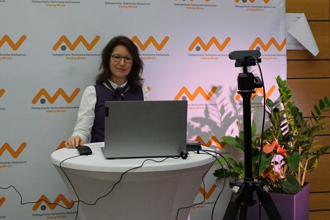 Weiden/Amberg. Was haben ein römischer Redner, eine Coupon-App, ein T-Shirt oder ein fehlender Drucker gemeinsam? Sie alle stehen in direkter Verbindung zu außergewöhnlichem Engagement und beeindruckenden Projekten von Studierenden, Lehrenden [&hellip;]