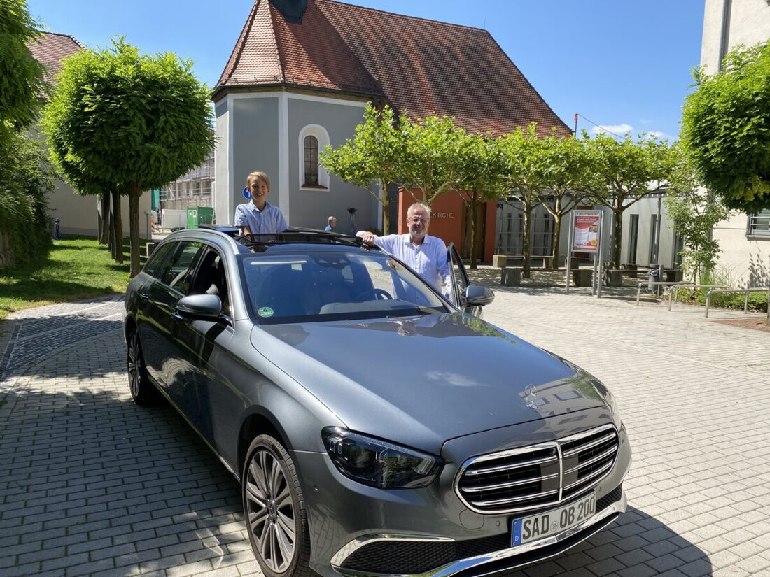 Schwandorf. Der 12-jährige Schüler Alex verbrachte einen ereignisreichen Tag im Rathaus Schwandorf mit Oberbürgermeister Andreas Feller. Er erlebte verschiedene offizielle Termine, was zu seinem aufregendsten Tag in den Sommerferien 2024 wurde.