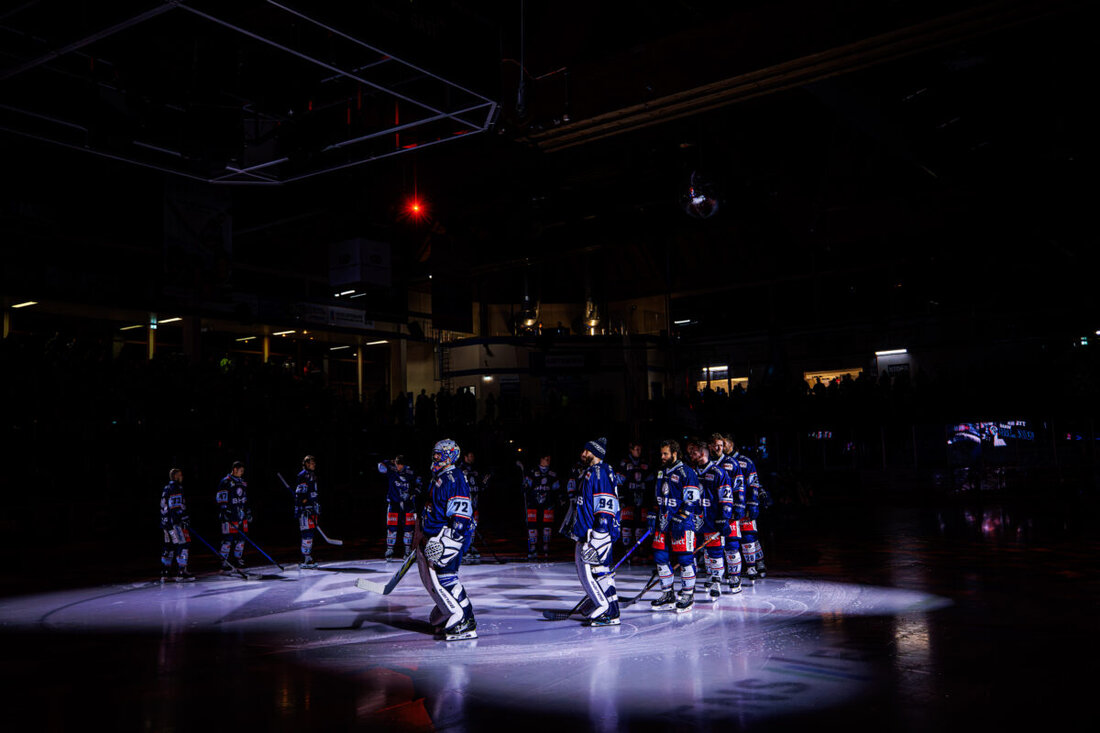Weiden. Am Montag, 21. Oktober, beginnt um 15 Uhr der Vorverkauf für das mit Spannung erwartete Heimderby zwischen den Blue Devils Weiden und den Eisbären Regensburg. Das prestigeträchtige Eishockey-Duell findet am Freitag, 15. November 2024, um 20 Uhr in der Weidener Hans-Schröpf-Arena statt.