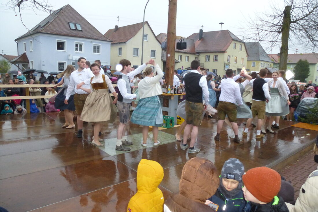 Kaltenbrunn. Rund 700 Zuschauer genossen die Kirwa, bei der Tradition und Gemeinschaft im Vordergrund standen.