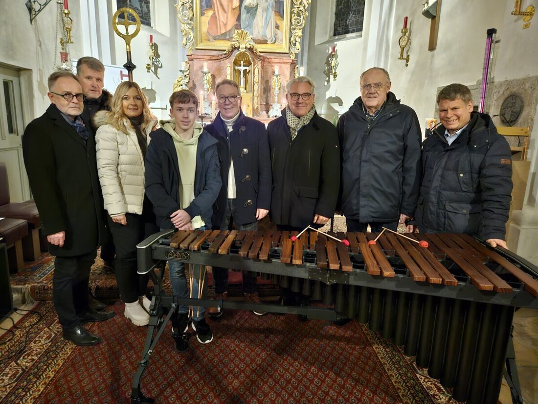 Weiden. In der St. Sebastian Kirche fand ein Benefizkonzert von "Hoffnung für Menschen e.V." statt, das trotz Regenwetters viele Gäste anzog. Das Konzert, mit Marimbaphon-Musik, Gesang und Lesungen, unterstrich das wohltätige Engagement der Weidener Gemeinschaft.