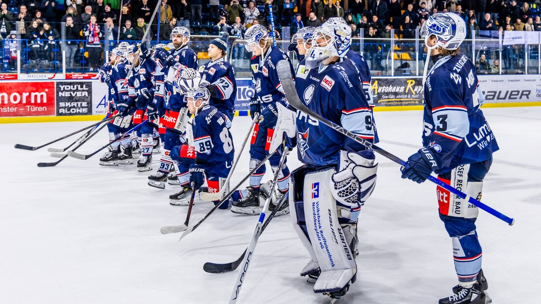 Weiden. Am 8. Dezember laden die Blue Devils Weiden Sportvereine zum kostenfreien Besuch des Heimspiels gegen Kassel Huskies ein. Mitglieder sollen in Vereinskleidung kommen, die Sitzplatzvergabe erfolgt nach Verfügbarkeit.